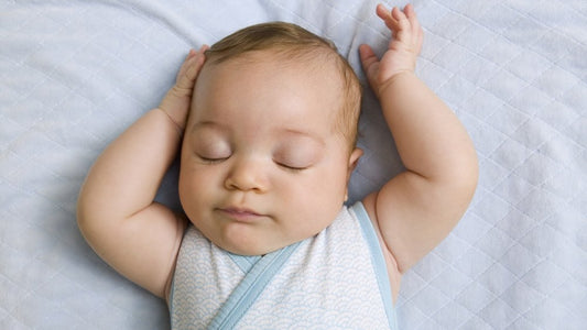 Est-il possible de faire dormir un bébé dans un transat la journée ? Guide sécurité et alternatives